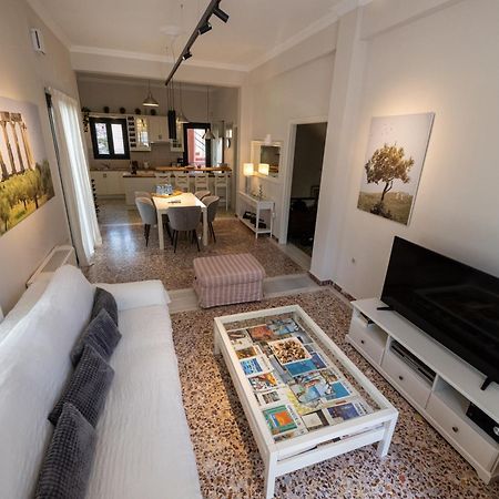 The Mansion - Kalamata Mediterranean Villas Buitenkant foto